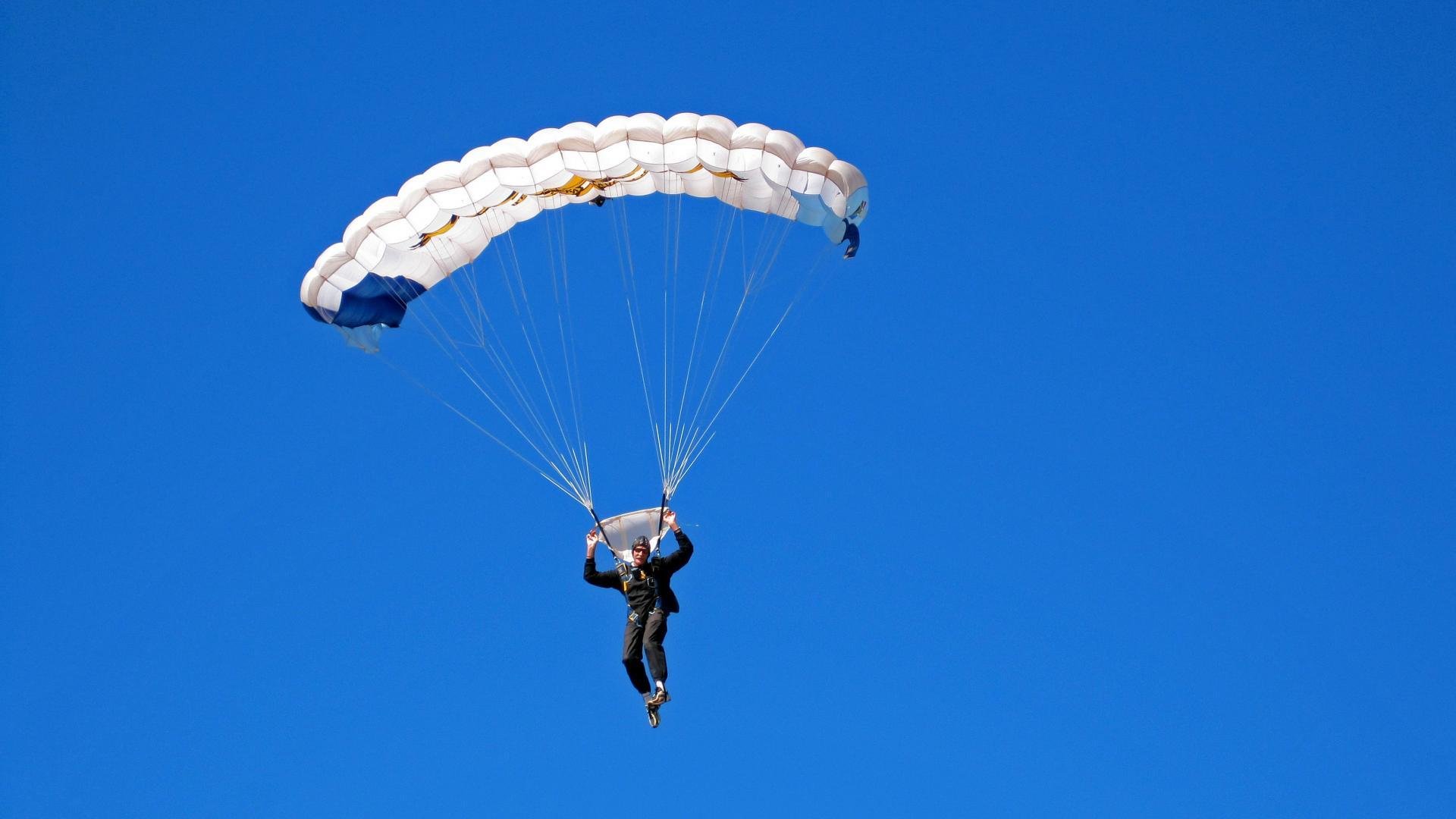 _全景水上漂流：探索水域中的奇幻世界_，水上游览